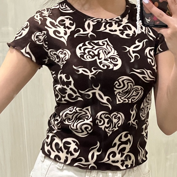 Brown and white graphic hearts tee 🤎 - Picture 2 of 3